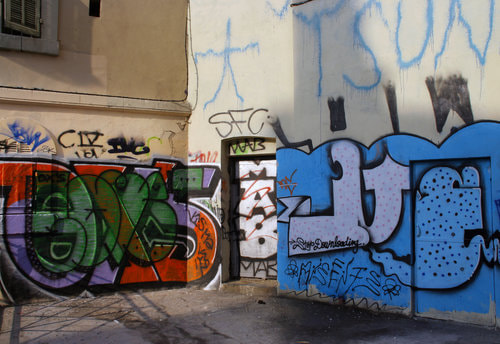 A picture of graffiti in a city block.